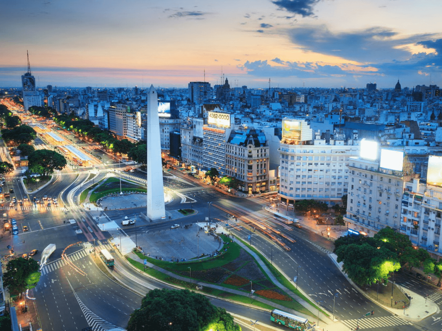 Viaje grupal a Buenos Aires desde Santiago recorriendo la ciudad
